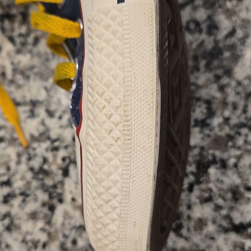 LIMITED EDITION CORALINE Converse Navy and Yellow Star Sneakers - Picture 14 of 16